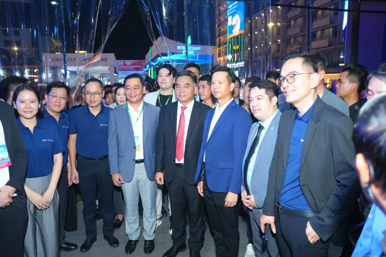 Opening & VIP Tour · Photos