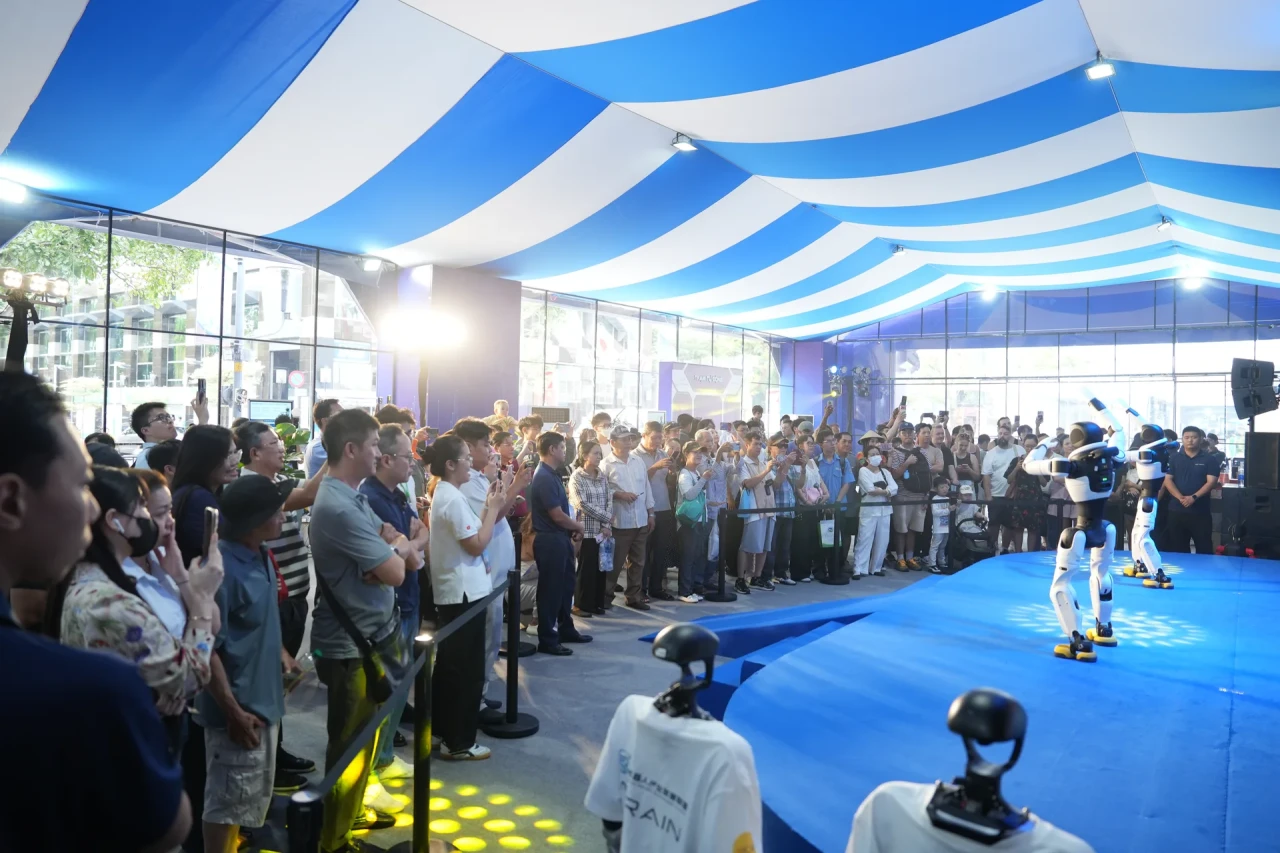 Không gian trải nghiệm robot