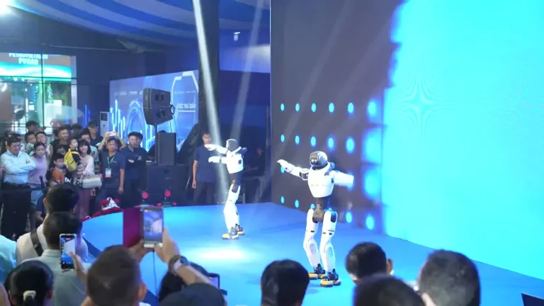 展馆内的机器人表演