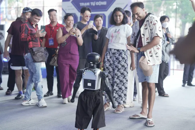 Không gian trải nghiệm robot · Hình ảnh