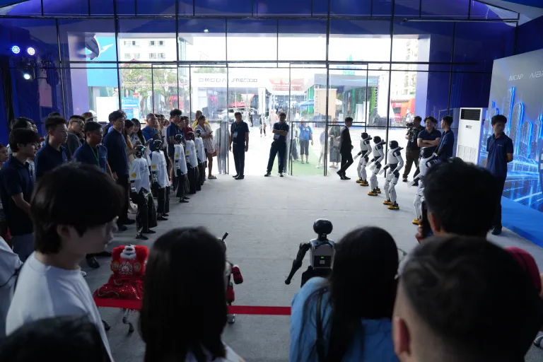 Không gian trải nghiệm robot · Hình ảnh