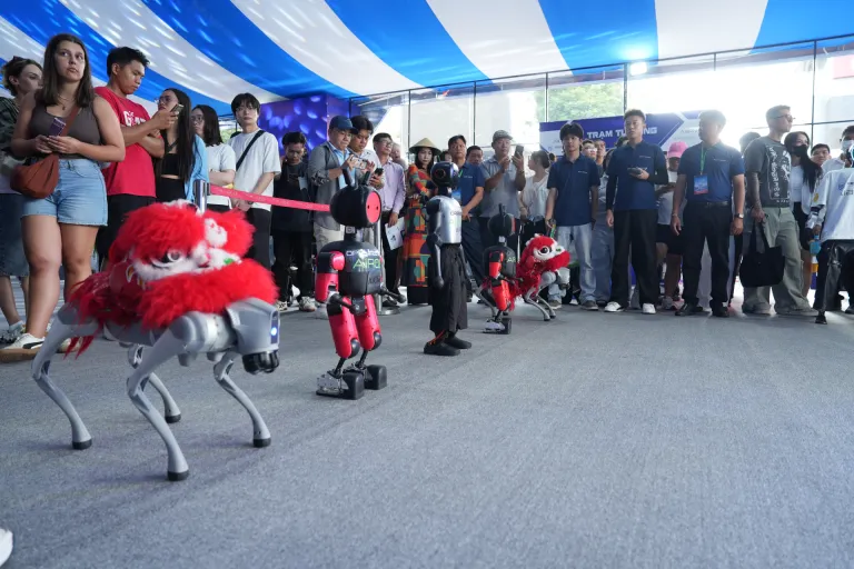 Không gian trải nghiệm robot · Hình ảnh