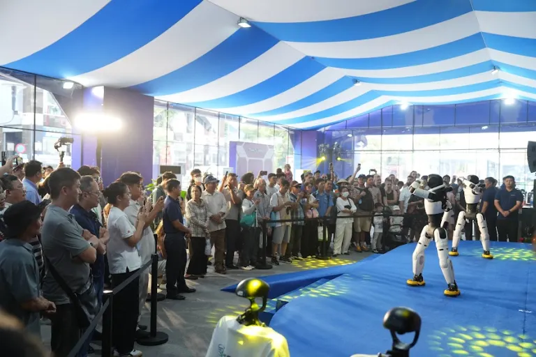 Không gian trải nghiệm robot · Hình ảnh