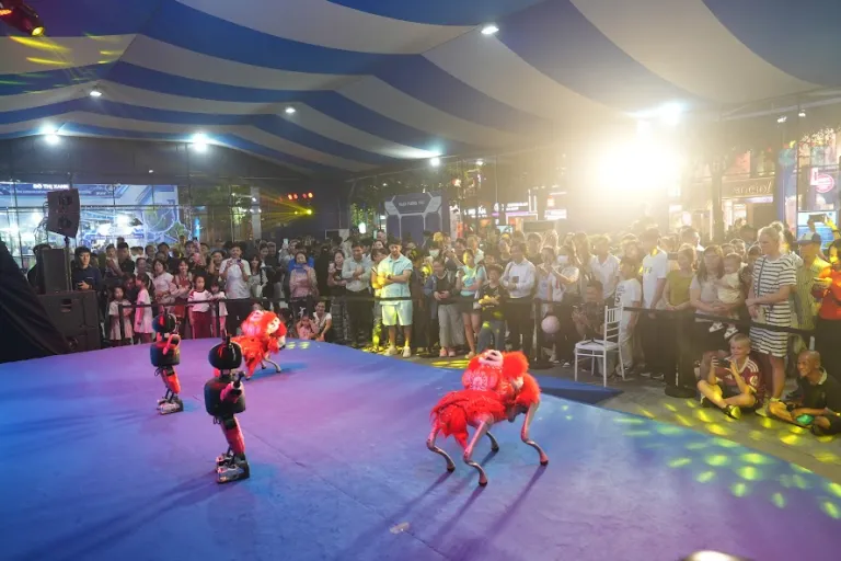 Không gian trải nghiệm robot · Hình ảnh