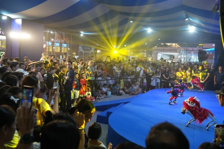Không gian trải nghiệm robot · Hình ảnh