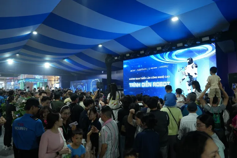 Không gian trải nghiệm robot · Hình ảnh