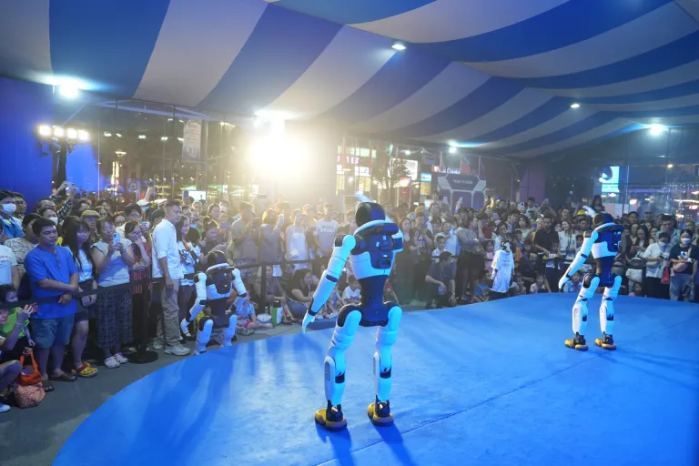 Robotics experience space · Photos