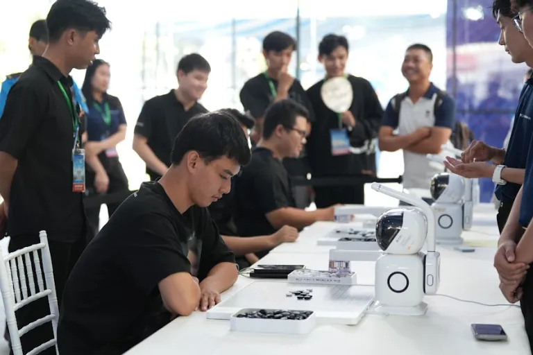 Không gian trải nghiệm robot · Hình ảnh