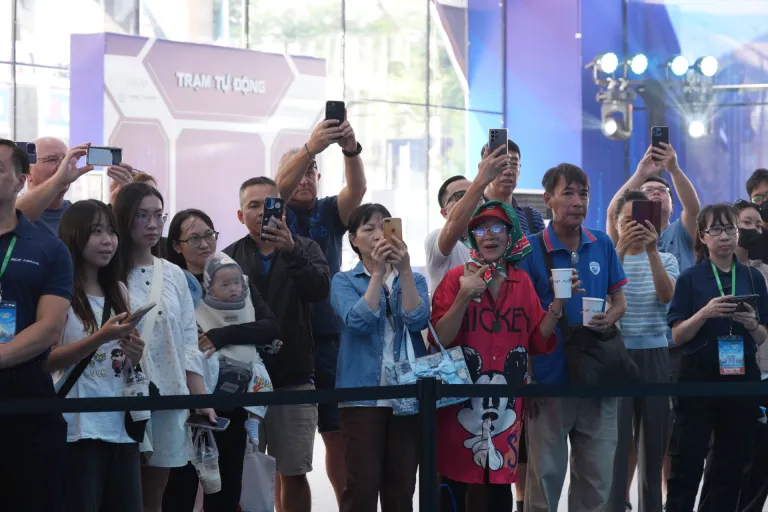 Không gian trải nghiệm robot · Hình ảnh