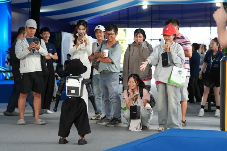 Không gian trải nghiệm robot · Hình ảnh