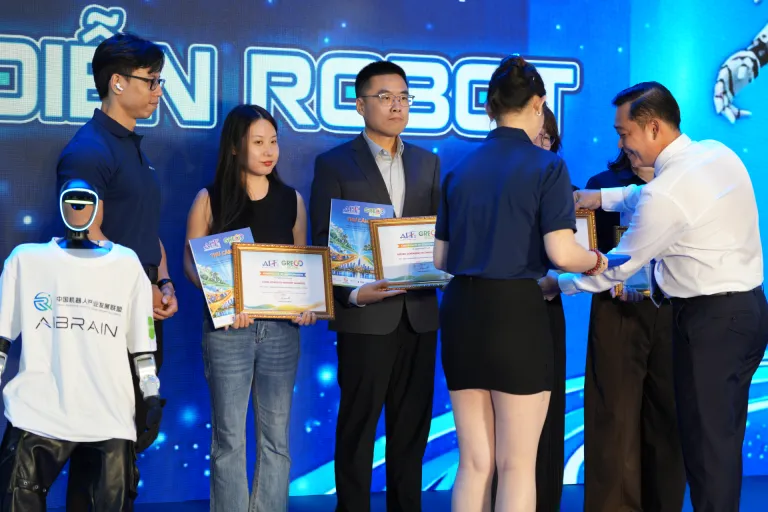 Không gian trải nghiệm robot · Hình ảnh