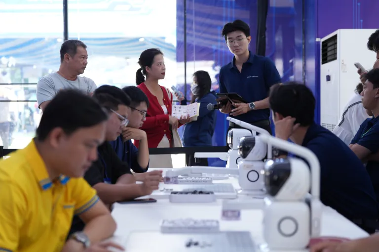 Không gian trải nghiệm robot · Hình ảnh
