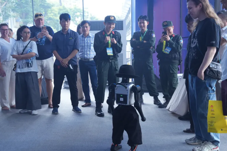 Không gian trải nghiệm robot · Hình ảnh
