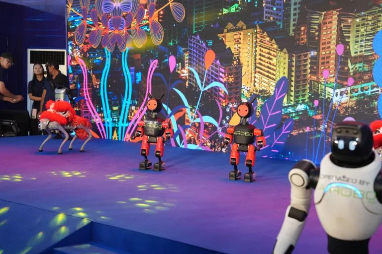 Không gian trải nghiệm robot · Hình ảnh