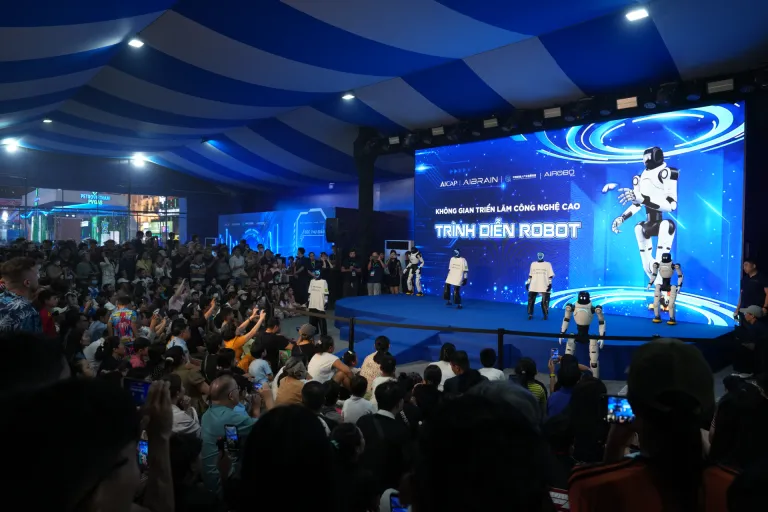 Không gian trải nghiệm robot · Hình ảnh
